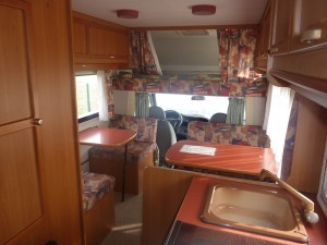 vue intérieure camping-car occasion capucine seine maritime